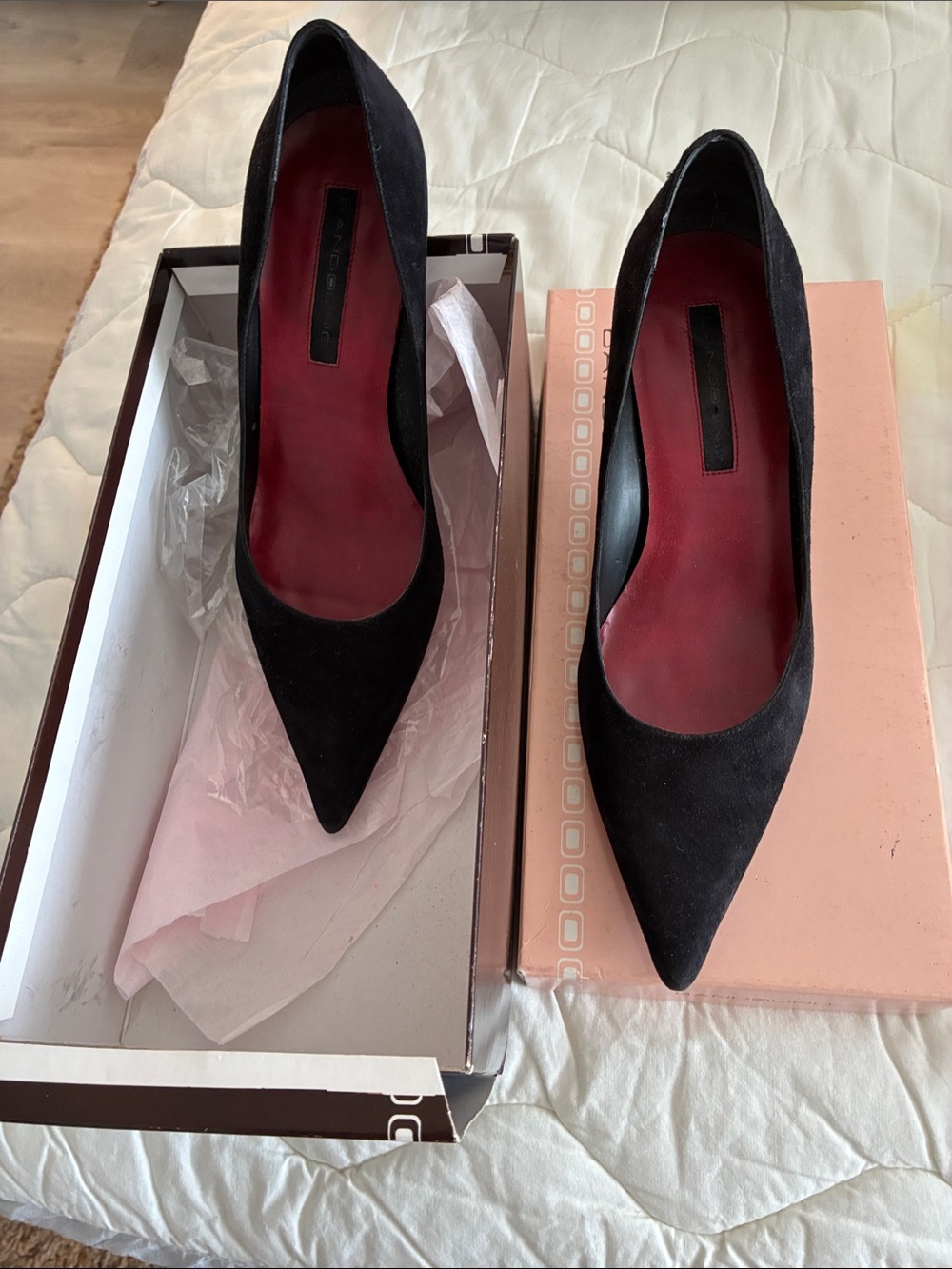 Bandolino Black Pointed-Toe Suede Pumps with Red Insole